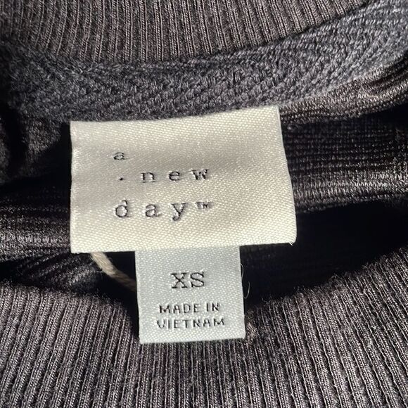 A New Day Black Relaxed Fit Quilted Boxy Short Sleeve Top (Size: XS) - Picture 10 of 11